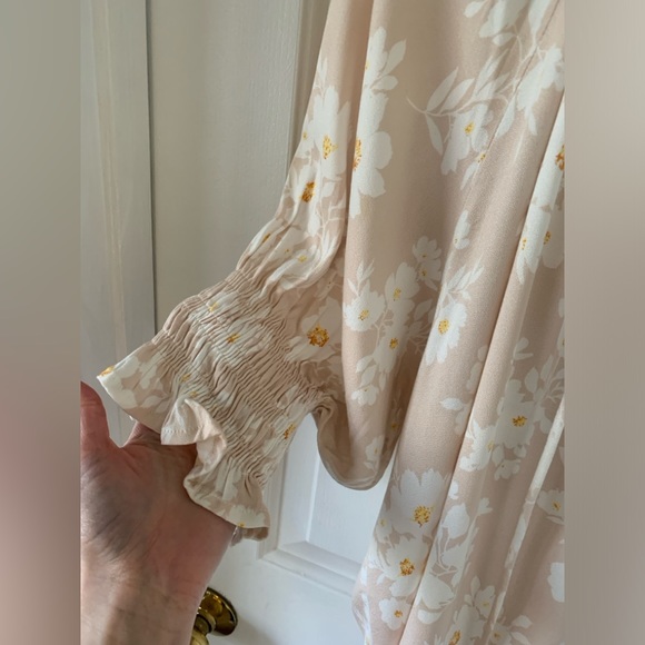 Carly Jean Los Angeles Blush Pink Floral Top - Picture 4 of 6